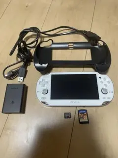 ホワイト PS Vita 本体 充電器付き 海賊無双3 グリップ付き