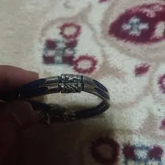 青いレザー編み込みブレスレット