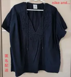 【古着】niko and ... 刺繍Vネック半袖シャツ ネイビー