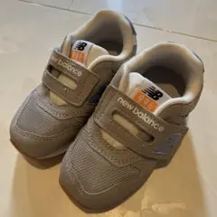 ニューバランス　ベビーシューズ　グレー　IZ996