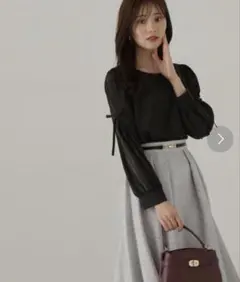 リボン付きブラック長袖ブラウス　プロポーションボディドレッシング