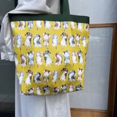 子猫柄バッグ 大きめ黄色ラミネート加工生地　一枚仕立て　ポーチ付きハンドメイド