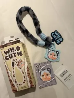 POPMART クライベイビー WildbutCutie 水色 スマホストラップ
