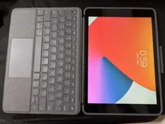 iPad 第8世代 シルバー キーボード付きケース