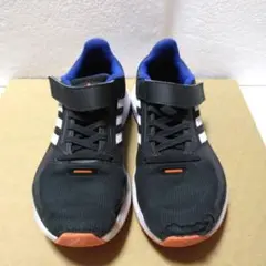 adidasキッズスニーカー　22㎝