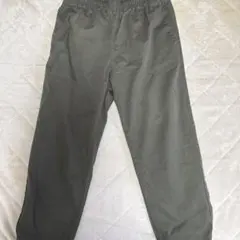 カーキ色 GU チノパン オリーブ 321-333120