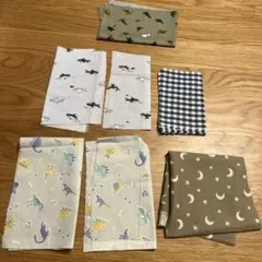 はぎれ　綿100% 恐竜　星　男の子柄