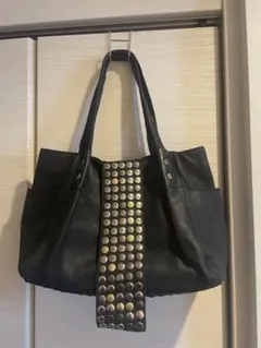 TRES スタッズ付き黒レザートートバッグ