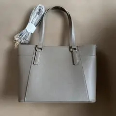 グレージュ　トートバッグ 合成皮革のサムネイル