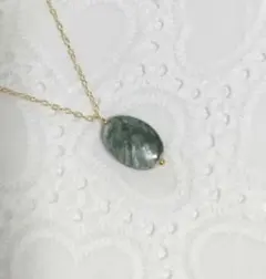 セラフィナイトのネックレス　ゴールド　天然石　ペンダント　オーバル　天使の羽