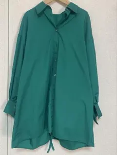 グリーン シャツ