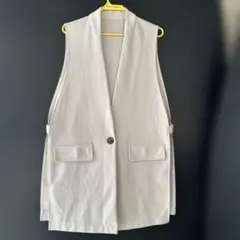 ベージュ ノーカラー　ジレ　ベスト