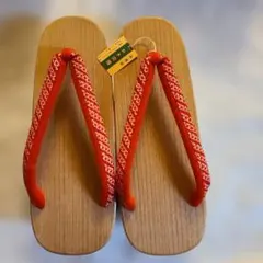 【406】伝統的な木製下駄 赤色鼻緒 箱付き