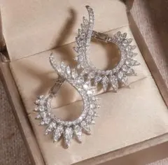 ⭐️SALE⭐️スワロフスキー ピアス スパークリング ダンス ダイアル