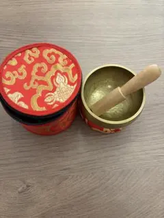 シンギングボウル 11cm 赤台座と合皮マレット付き - メルカリ