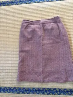 赤と白のヘリンボーンタイトスカート