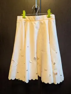 値下げ！新品！かわいい！アイボリー 蝶刺繍 フレアスカートのサムネイル