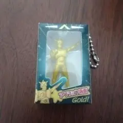 アクション仮面　フィギュア ゴールド キーチェーン付き　クレヨンしんちゃん