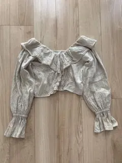 mystic ベージュ フリルブラウス