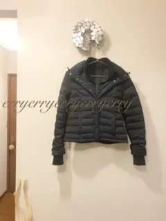 新品同様☆雑誌掲載！完売！theory コラボ☆バイカラーダウン