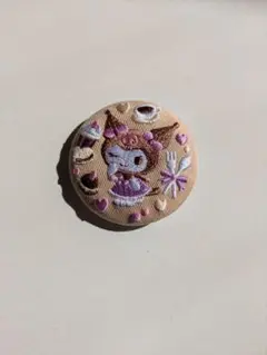 クロミ刺繍缶バッチ