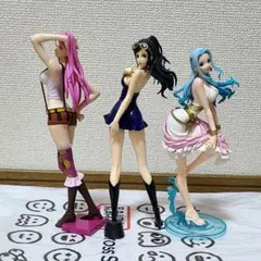 ワンピース　フィギュア　ロビン　ビビ　ボニー　３点まとめ