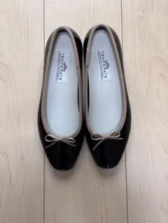 TEMPERATE ブラック レインスクエアトゥバレエシューズ