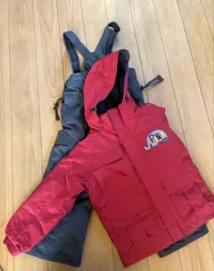フェニックス　スキーウェア110 子ども用 赤いジャケットとグレーのパンツセット