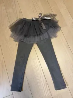 チュチュ付きレギンスになります。