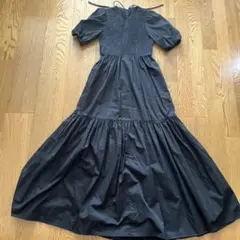 ZARA黒いフレアワンピース 半袖 シャーリング