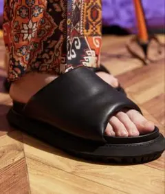 ZARA 本革トングサンダル 厚底 Vibramソール ブラック EUR40 ZARA 本革トングサンダル 厚底 Vibramソール ブラック EUR40 - メルカリ