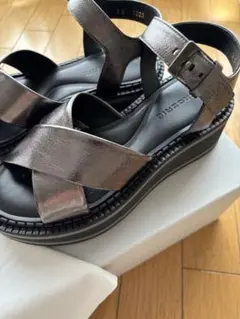 新品未使用 CLERGERIE PARIS サンダル 35(22-22.5㎝）のサムネイル