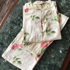 ローラアシュレイ　パジャマ　美品❣️のサムネイル