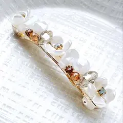 ヘアバレッタ　ホワイト　フラワー　大人かわいい 　　新品 訳あり　【匿名配送】