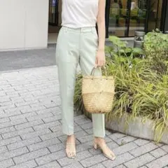 ユニクロ テーパードパンツ