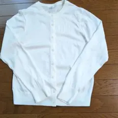 ユニクロ　ホワイト ボタン付きニットカーディガン