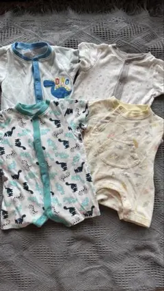 恐竜柄など半袖ロンパース4点セット　出産準備