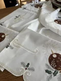 クリスマス テーブルクロス 85×85cm 刺繍 アイボリー キャンドル柄