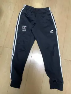 adidas originals トラックパンツ