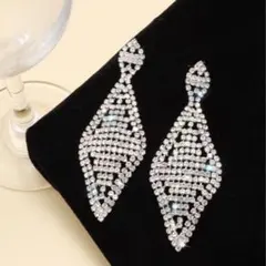 ダイヤモンド型クリスタルピアス レディースピアス シルバー 結婚式 パーティー