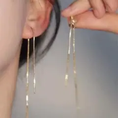 N118揺れる　ロング　イヤリング　ゴールド　韓国おしゃれ　結婚式　上品　通勤
