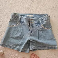 Feroux デニムショートパンツ 刺繍入りのサムネイル