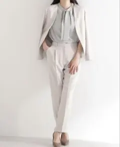 【美品】NATURAL BEAUTY BASIC テーパードパンツ　ベージュ