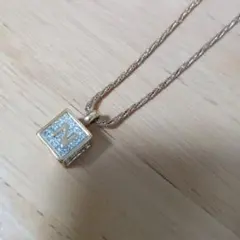ニナリッチ ネックレス ペンダント キューブ ロゴ ラインストーン ゴールド
