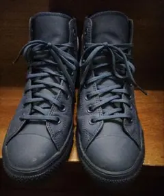 コンバースのスニーカーになります！