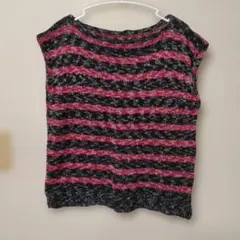 ニットベスト 黒と赤のストライプ