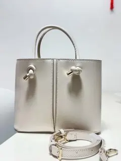 ホワイトレザートートバッグ