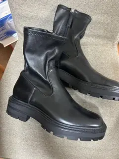 新品未使用／ZARA36ブラックショートブーツ