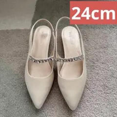 アイボリーサテンパンプス ビジュー付き