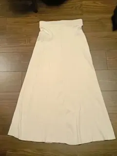 アイボリーカラーロングスカート